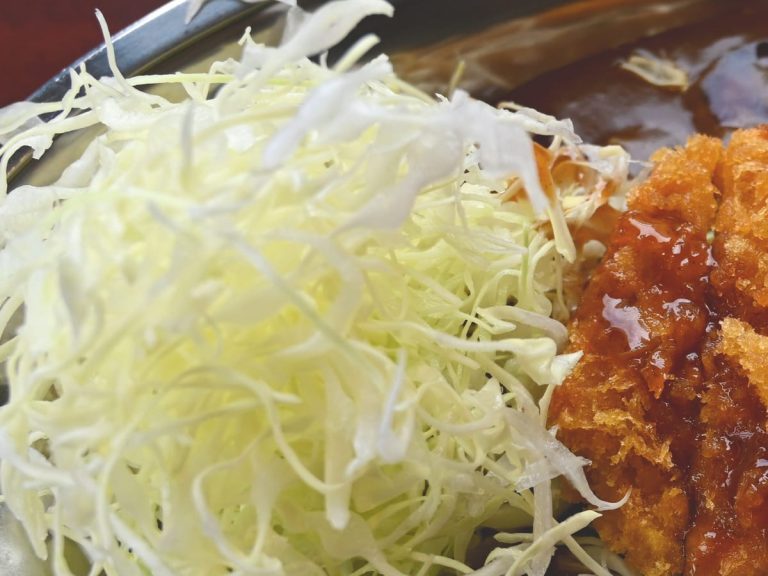Make super-thin fluffy cabbage slices perfect for katsu with a non-adjustable mandoline