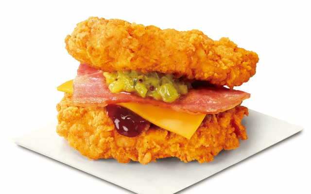 Forget About Bread as Japanese Version of KFC’s Double Down Sandwich is Re-released