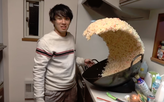 Japanese YouTuber Recreates Hokusai’s Great Wave in Fried Rice