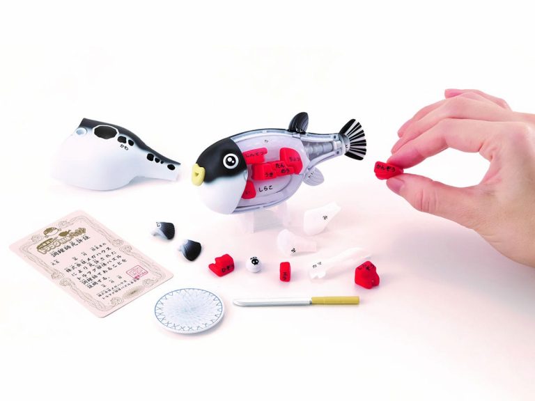 Poisonous blowfish dissection puzzle lets you safely learn and simulate being a licensed chef