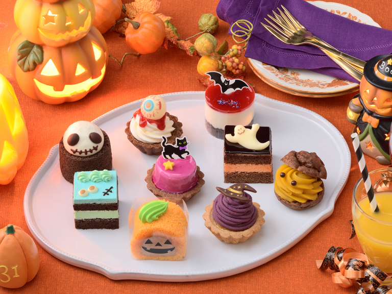 This Halloween cake set from Japanese dessert specialist is the cutest way to enjoy spooktober