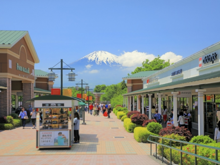 New shopping area “Hill Side” opened in Gotemba Premium Outlets near Mount Fuji