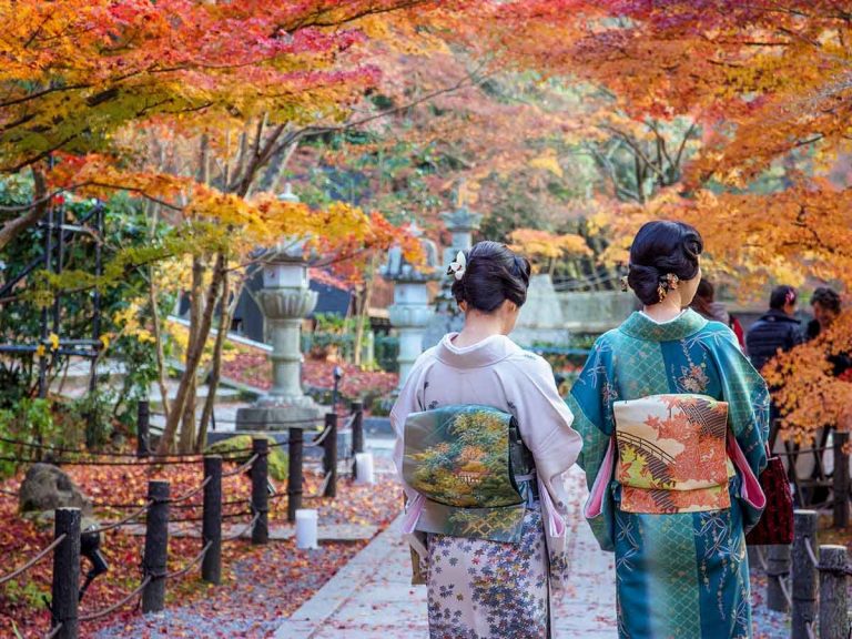 Japanese mother shares a convenient way new moms can use kimonos