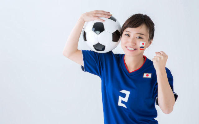 Mysterious “Superhero” Leads Way As Japanese Fans Clean Up Trash At Women’s World Cup