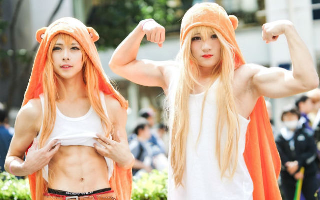 Ripped Cosplayers Battle Gropers By Offering Up Their Chests