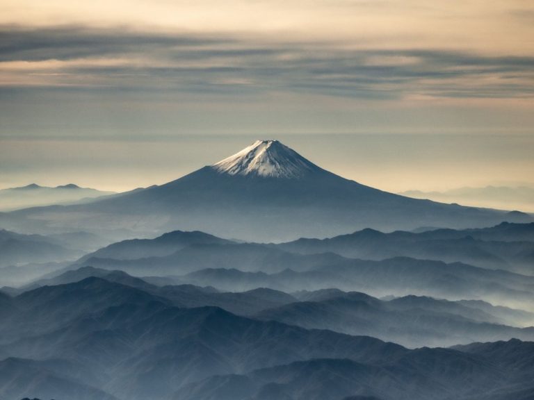 People can’t believe this incredible photo of Mt. Fuji isn’t a traditional Japanese ink painting