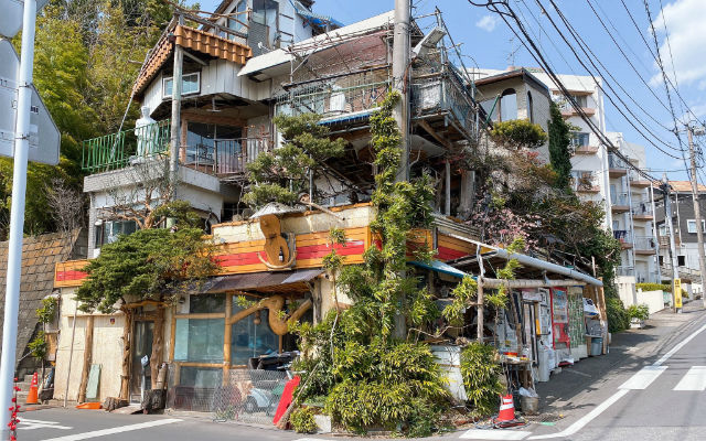 Mysterious Japanese convenience store “ruins” could be a Studio Ghibli castle