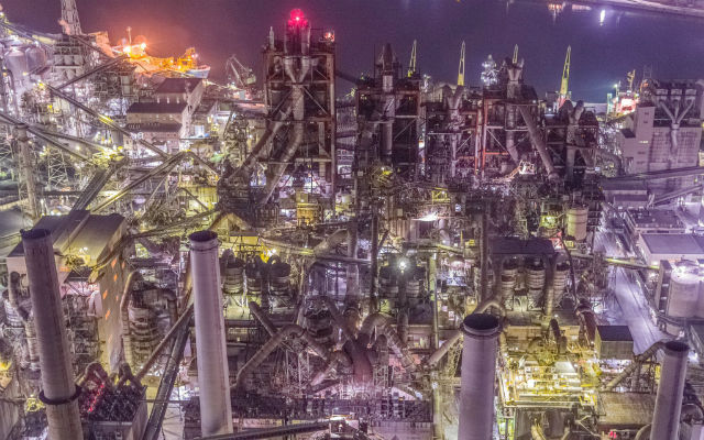 Japanese Nighttime Factory Photography Will Have You Believing FF7’s Midgar is Real