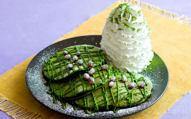Eggs ‘n Things Japan Serves Up Rich Uji Matcha Whipped Cream and Red Bean Pancakes