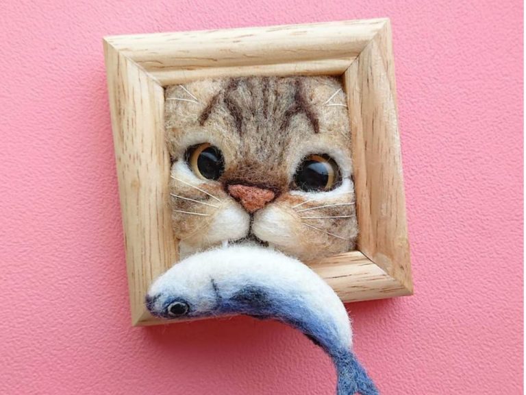 Japanese felt artist continues to craft adorably realistic cat frames