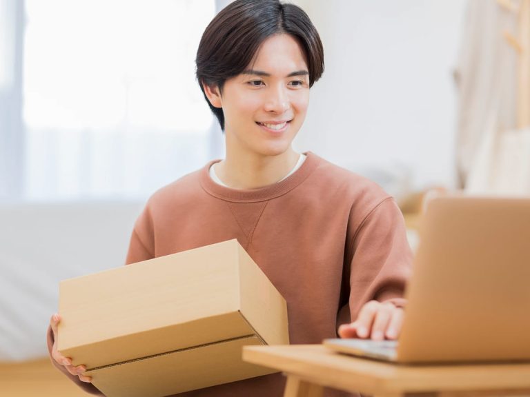 SMARI: A smart way to return online purchases and rental products in Japan