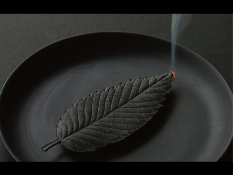 Black fallen leaf incense comes in three soothing aromas to fill your room