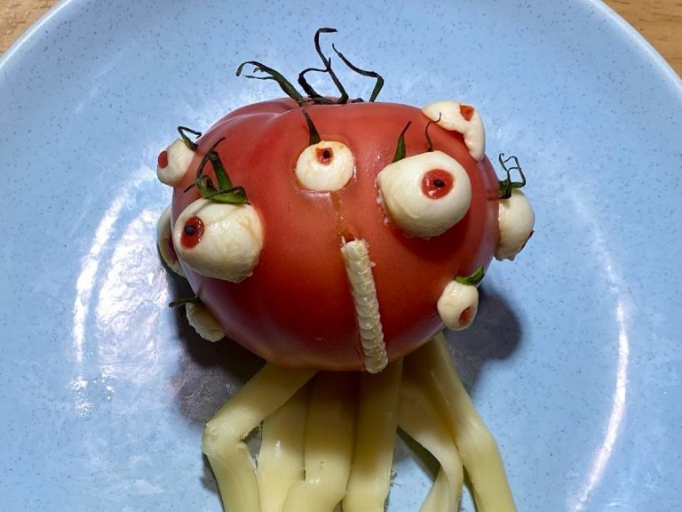 The Tomato Devil from Chainsaw Man is now a terrifyingly realistic caprese salad