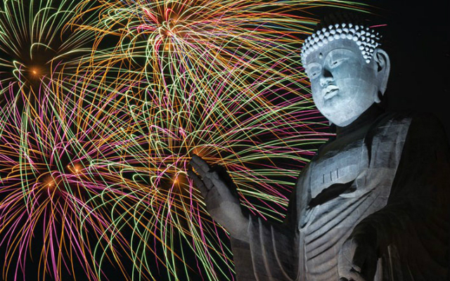 Ushiku Buddha Japan’s Tallest Statue Lights Up With Firework Show