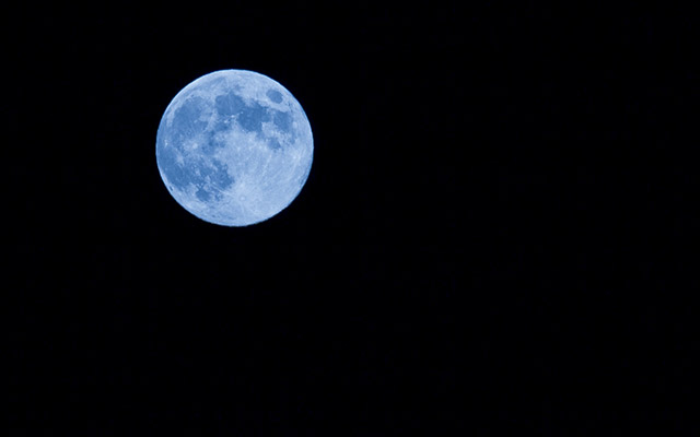 希少な天体現象ブルームーン 幸せを呼び込む青い月がもうすぐ見られる Grape グレイプ