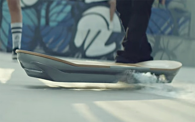 ようこそ未来へ 空中を走る 夢の ホバーボード がついに実現 Grape グレイプ