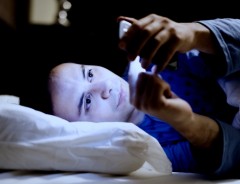 疲れる&眠れない！あなたの睡眠障害の原因はテクノロジー依存症かも！？