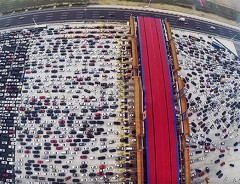 世界最悪の交通渋滞　まるでホラーな中国の高速料金所