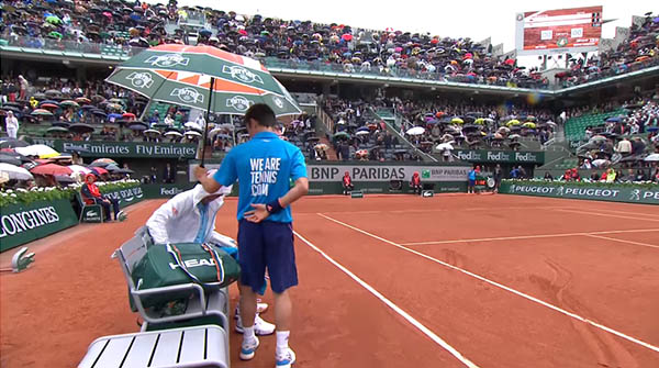 テニス王者 ジョコビッチ選手の神対応 傘を掲げるボールボーイに Grape グレイプ