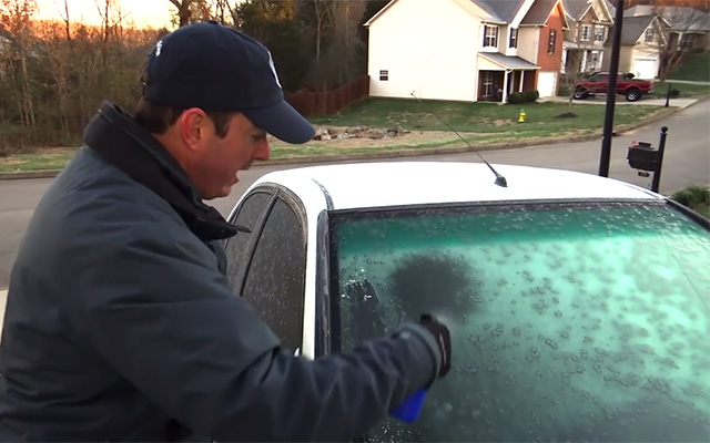 もっと早く知りたかった 凍った車のフロントガラスを一瞬で溶かす裏ワザ Grape グレイプ