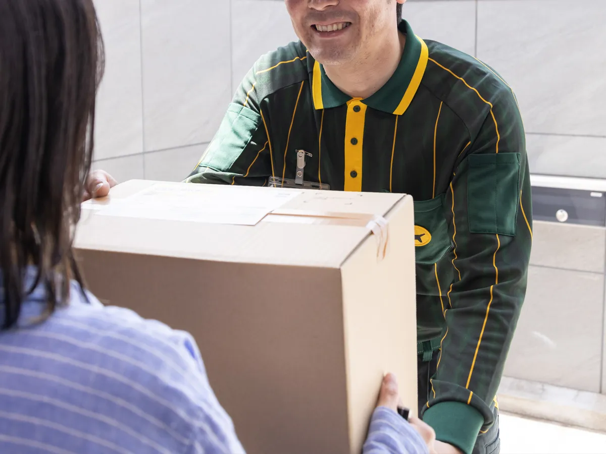 ヤマト運輸の配達員の写真