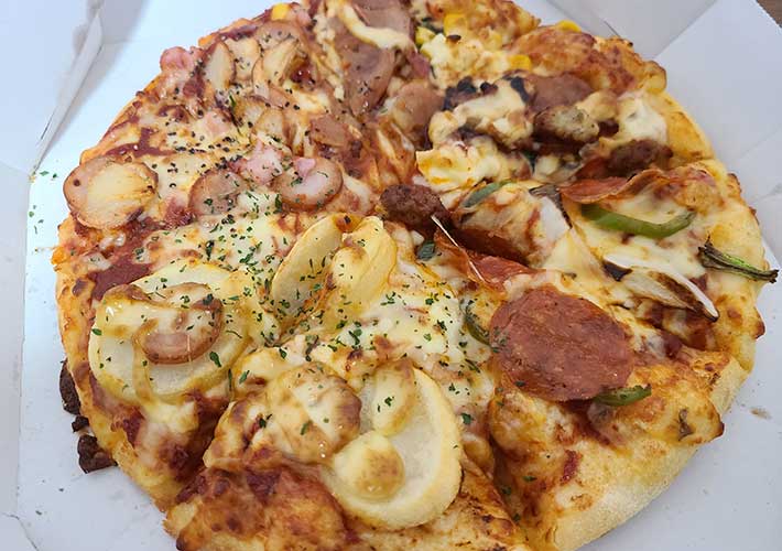 ピザの温め直しで１番おいしい方法は『オーブン』『レンジ』『フライパン』のどれ？