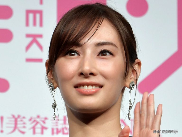 世にでないのはもったいない 北川景子 初公開のドレス姿に反響 Grape グレイプ