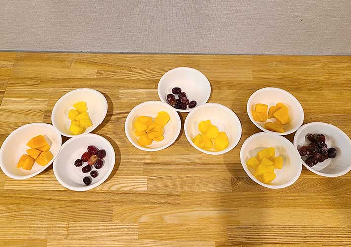 コンビニ３社の冷凍フルーツを食べ比べてランキング！　一番おいしかったのは…