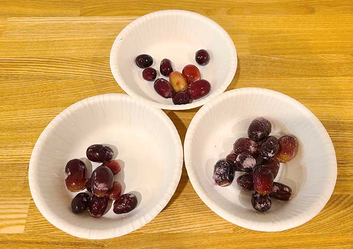 コンビニ３社の冷凍フルーツを食べ比べてランキング！　一番おいしかったのは…