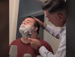 ダウン症の息子のヒゲを剃る父親　この動画に多くの人が涙した理由とは…
