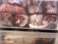 『コストコ』で肉を購入した男性　投稿した写真に「自首してください…」「事件なんよ」