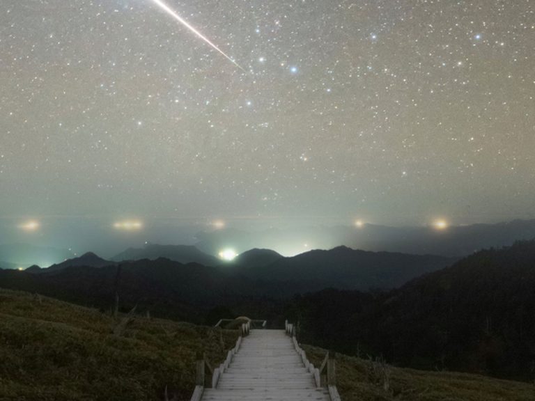 「とんでもない流れ星が撮れた」 星空の1枚の写真に、「願いごと叶いそう」 – ライフスタイルメディア『grape』