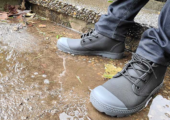ワークマンの１５００円の靴『防水サファリシューズ』を雨の日に履いたら… – grape [グレイプ]