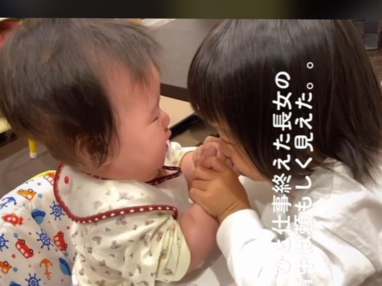 離乳食を食べようとしなかった乳児 ３歳上の姉が食べさせてみると 救世主すぎる Grape グレイプ