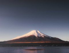 「一体いくつの奇跡が…」　美しい富士山をとらえた写真　一緒に写るのは？