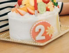 ２歳娘の誕生日を、急遽祝うことになり…？　ケーキ店の対応に「素敵」