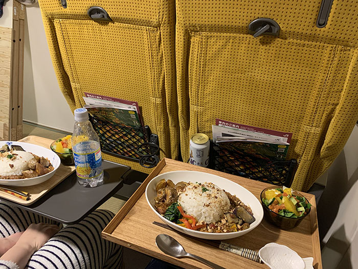 新幹線の座席を自宅に設置した写真
