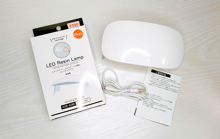 パッケージ、『LED Resin Lamp』本体、USBケーブル、取り扱い説明書