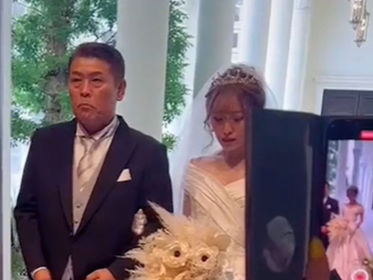 全員やらかした新婦入場 動画に マジで爆笑した 緊張した両親かわいい Grape グレイプ 全員やらかした新婦入場 動画に マジで爆笑した 緊張した両親かわいい Grape グレイプ