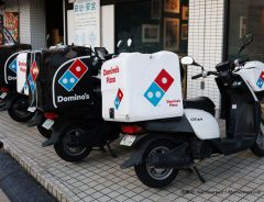 ドミノ・ピザの『１枚買うと２枚無料キャンペーン』に、賛否両論の声　「嬉しい」「配達員は大丈夫？」