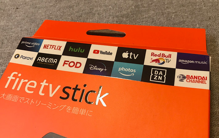 『Fire TV Stick』のパッケージ上部に印刷された『Prime Video』『Netflix』などの動画配信サービス