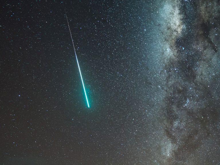 流れ星 2026年2月のケンタウルス座α流星群を見ましょう！🌠 流星が最も多く見