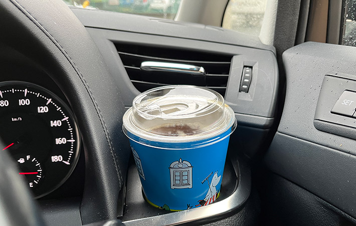 『MOOMIN CUP COFFEE TUMBLER BOOK』　車のドリンクホルダー