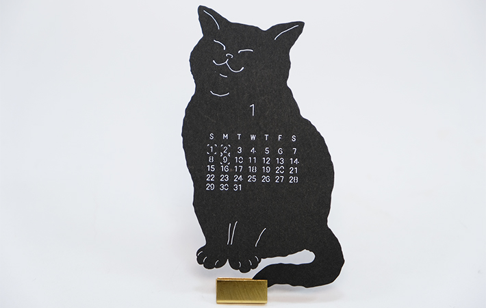 猫好きさんは必見 愛嬌たっぷり １２匹の黒猫カレンダー これは買うしかない Grape グレイプ