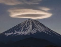 富士山の写真に「見ただけでいいことが起こりそう！」　頂上付近を見てみると？