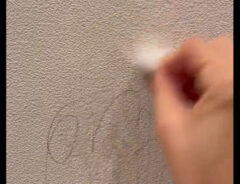 息子が壁に落書き！　簡単に汚れを落とせたダイソーグッズに「心から感謝！」