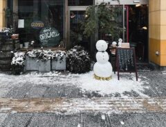 子供たちへの『切実なお願い』に笑う　人生で初めて、雪だるまを作った店長が…？