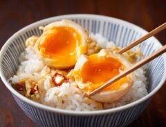 炊き立てご飯の上にのっけたい…　味ぽんで作る『韓国風の煮卵』が最高においしそう