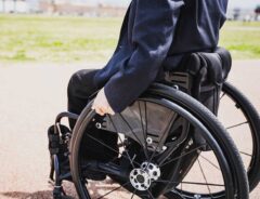 広島マツダ従業員の動画が炎上　車椅子の障がい者を真似し、謝罪　「揶揄したつもりはない」