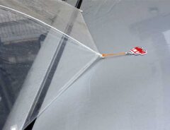 雨天時、車に乗る時「傘が邪魔だな…」　１００均の『かさ固定用マグネット』を試してみて